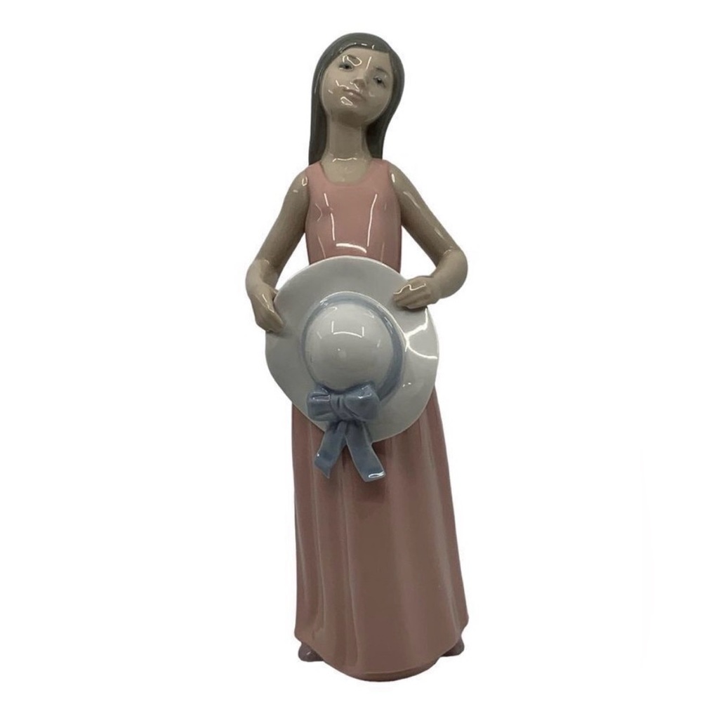 Lladro “The Dreamer” porcelain figurine. Issued 1978, retired in 1999. #5008